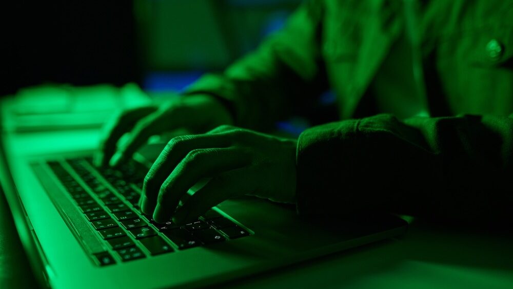 Hacker Datalek shutterstock_2352253439